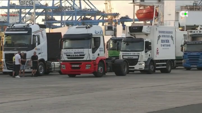 Caravana de camiones en señal de protesta en la capital grancanaria