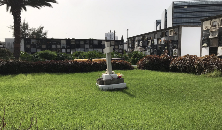 Recogimiento y recuerdo en los cementerios de las islas