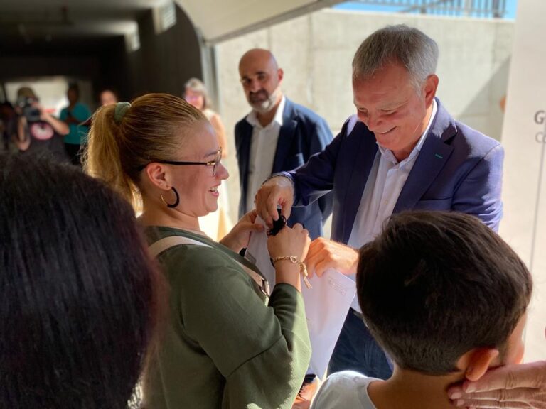 24 familias de Valverde estrenan vivienda