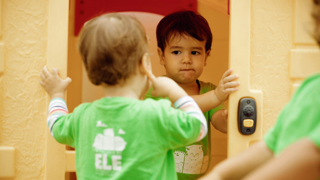 'Informe Trópico' explora las dificultades de las familias para conciliar