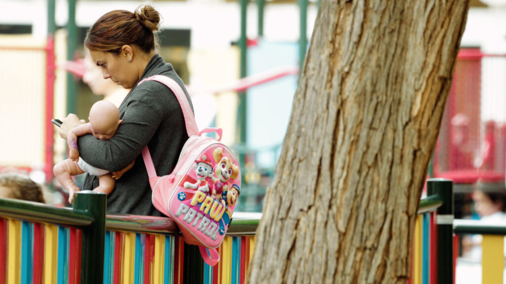 'Informe Trópico' explora las dificultades de las familias para conciliar