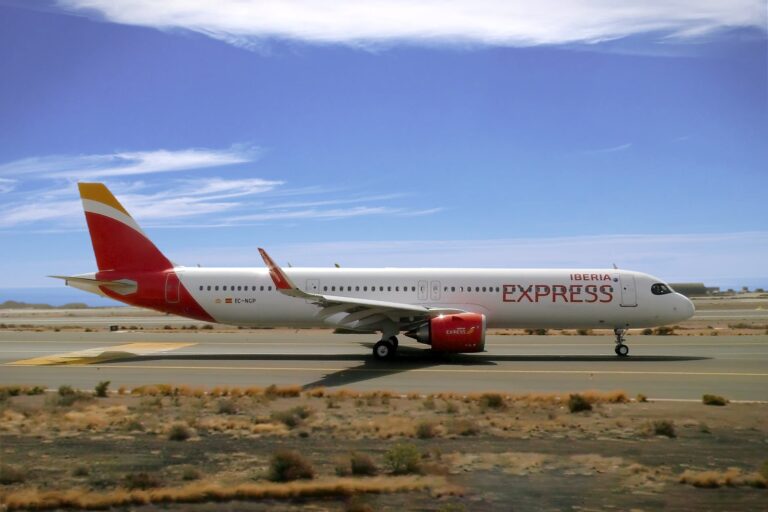 Iberia Express incrementa un 29 % sus vuelos a Canarias este invierno con respecto a 2019