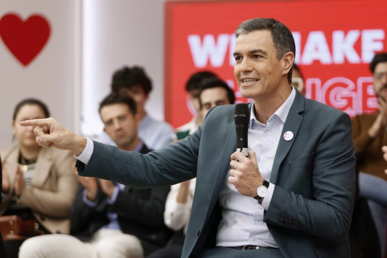 Sánchez arremete contra el «hooliganismo político de derecha y ultraderecha»