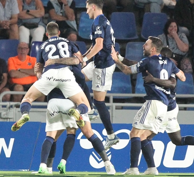 El CD Tenerife deja los puntos en Oviedo (1-0)