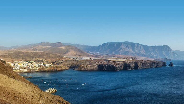 Rescatan a una mujer que cayó al mar en Sardina, Gran Canaria