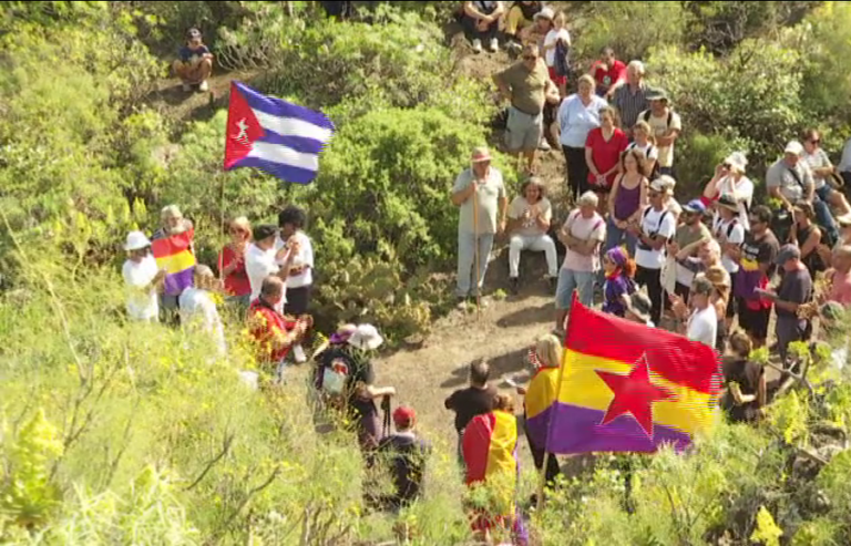 Los represaliados del franquismo reciben un homenaje en la sima de Jinámar, Gran Canaria