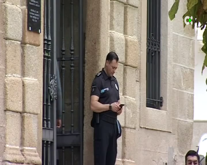 Un hombre asesina a una mujer en Cáceres