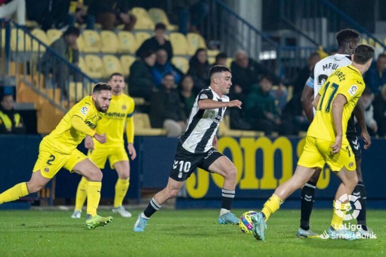 0-1. Las Palmas se impone al Villarreal con diez jugadores desde el minuto 15