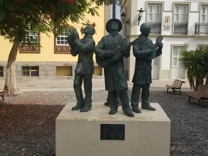 El monumento ‘Lo Divino’ rinde homenaje a las agrupaciones navideñas en Santa Cruz de La Palma
