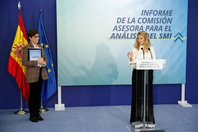 Los sindicatos piden subir el SMI hasta un 10 % mientras CEOE apunta al 4 %