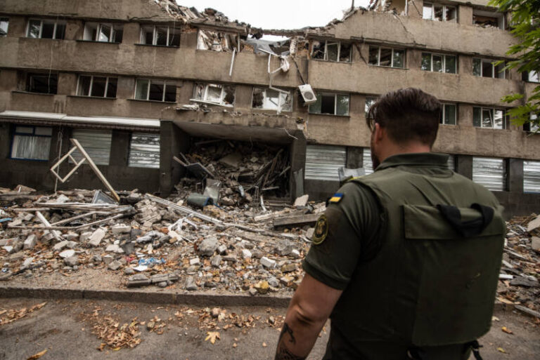 Al menos ocho civiles muertos tras los últimos bombardeos rusos sobre Jersón