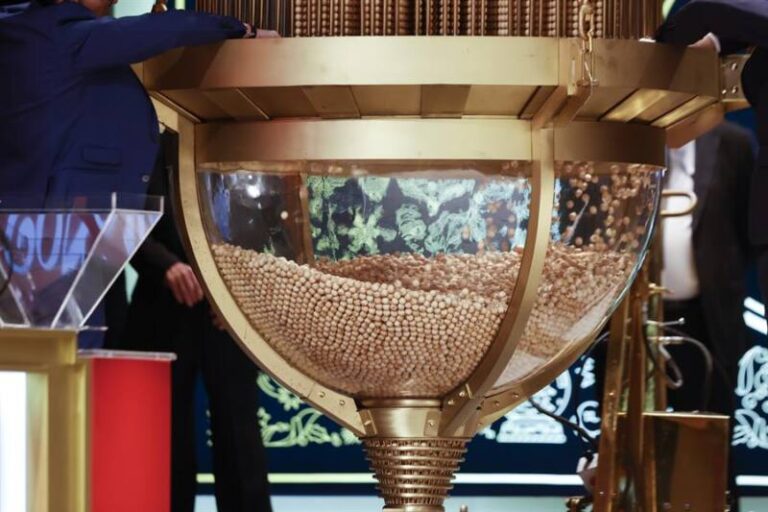 Los bombos del Sorteo de la Lotería de Navidad llegarán el viernes al Teatro Real