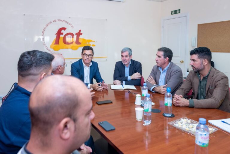 Clavijo defiende una bajada de 28 céntimos por litro de combustible a partir del 1 de enero