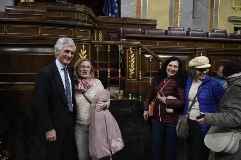 Las Cortes conmemoran de nuevo en la calle el aniversario de la Constitución