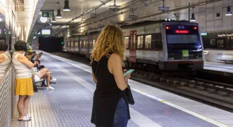 155 heridos al colisionar dos trenes en la estación de Montcada