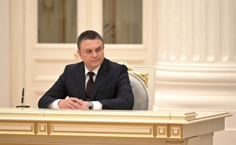 Las autoridades prorrusas de la región ucraniana de Lugansk aprueban una nueva Constitución