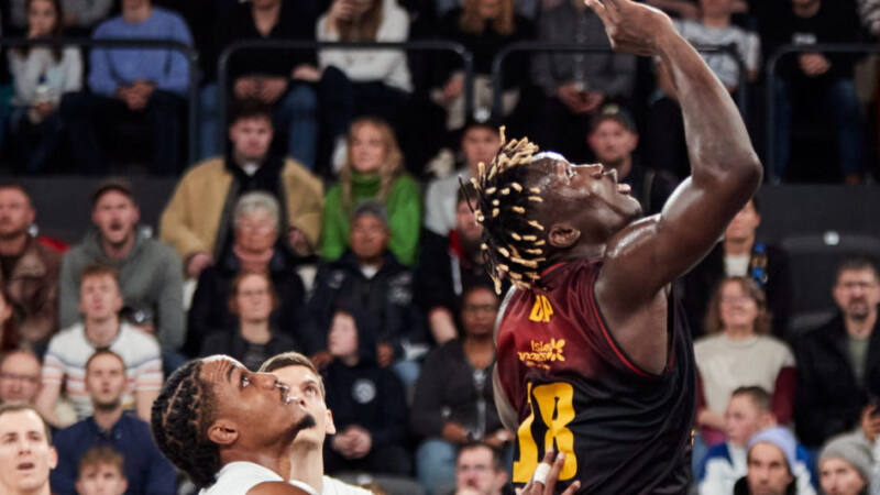 El Gran Canaria recoge un importante triunfo ante el Veolia Towers (76-83)