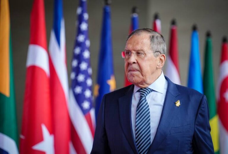 Lavrov insta a Ucrania a que acepte su propuesta de paz para poner fin a la guerra