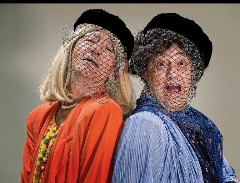 Piedra Pómez exhibe en el Teatro Leal y en el Cuyás ‘Tres tragedias y un velatorio’