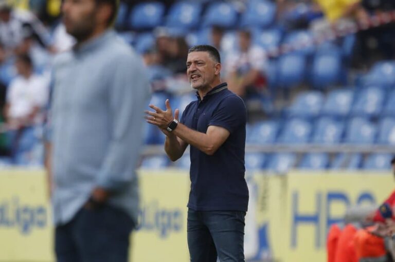 Pimienta dice que el Villarreal B es un «filial atípico», con experiencia