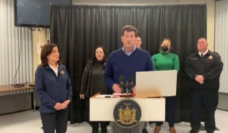 La tormenta Elliot deja a más de un millón de hogares sin electricidad en Estados Unidos