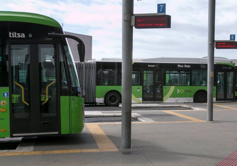 El Cabildo de Tenerife trabaja a contrarreloj para aplicar el 1 de enero el transporte gratuito