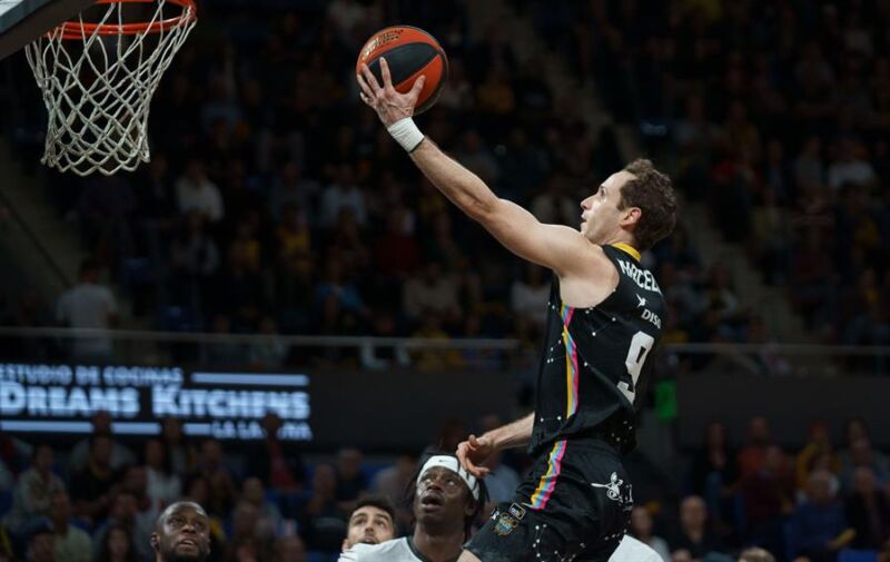 98-66. El Lenovo Tenerife despide el año con fiesta en el Santiago Martín