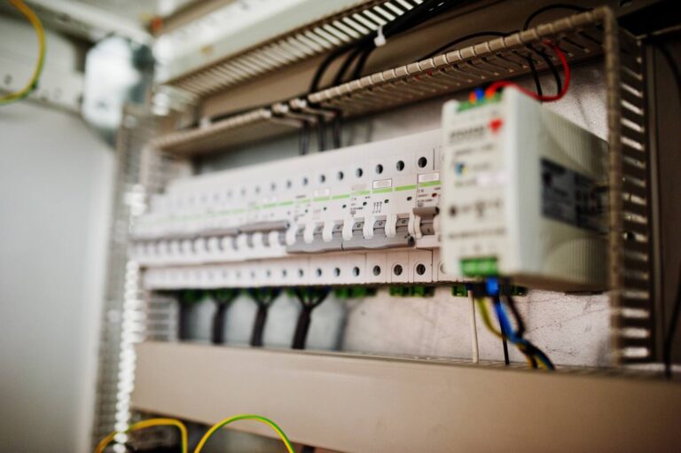 Vuelve a subir la luz un 19% hasta los 211,6 euros/MWh