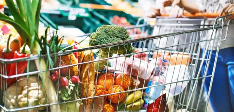 La inflación se moderó un punto en diciembre, hasta el 5,8 %, debido a una menor subida de la electricidad y un mayor abaratamiento de los carburantes, y a pesar del aumento de los precios del tabaco y alimentos elaborados.