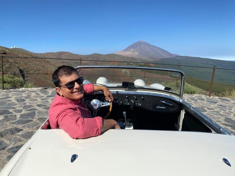 ‘Con el timple a cuestas’ tras el paso de Los Beatles