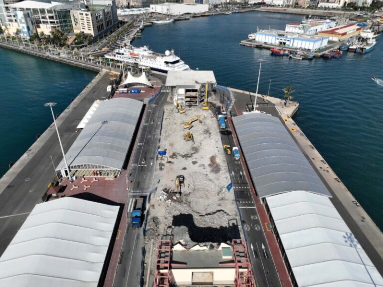 Demolida la torre del helipuerto de las antiguas estaciones marítimas en el Puerto de Las Palmas