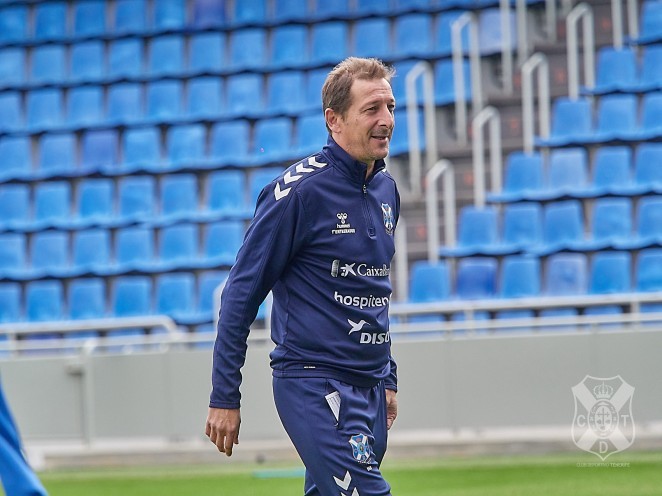 El Tenerife busca en Santander tres puntos 