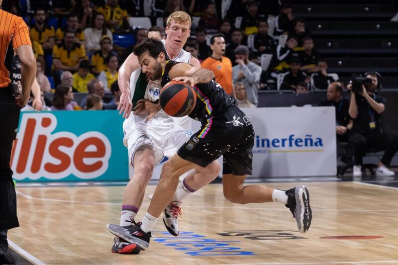 91-84: El Tenerife derrota al Unicaja y se asegura un puesto en la Copa