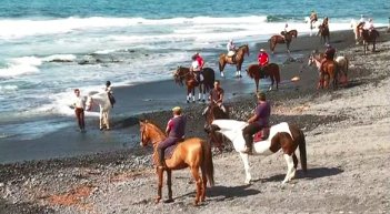 Baño de animales por San Sebastián en Adeje