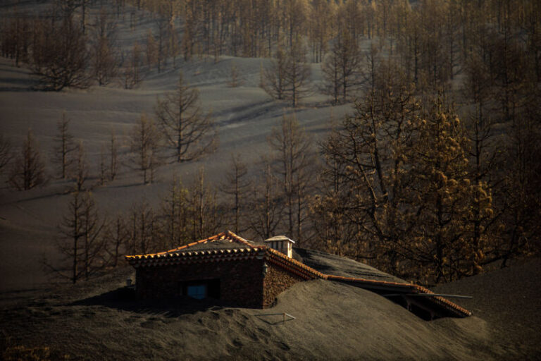 Publicada la orden para devolver a los afectados por el volcán “el valor de lo perdido”