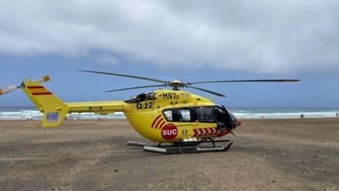 Rescatado un hombre de 49 años cuando se ahogaba en la playa de Cofete