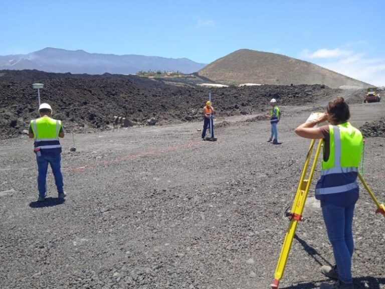 Avanzan las obras de emergencia de la nueva carretera entre Puerto Naos y Tazacorte en La Palma
