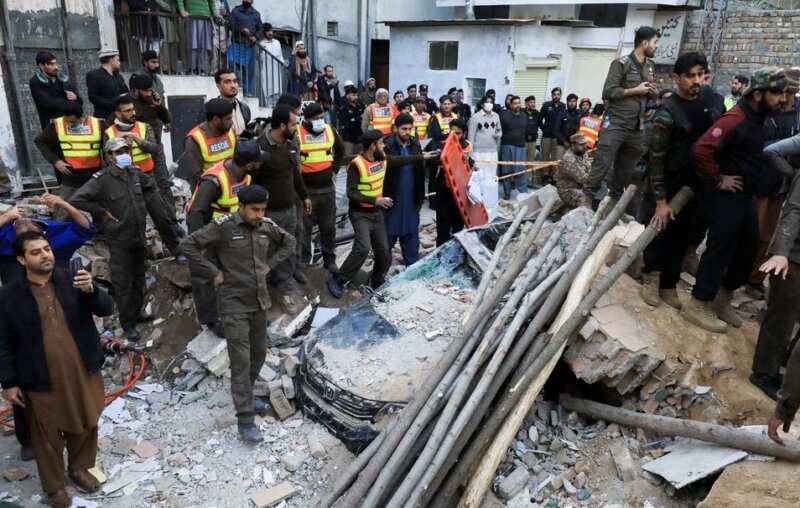 Decenas de muertos en un atentado en una mezquita de Pakistán