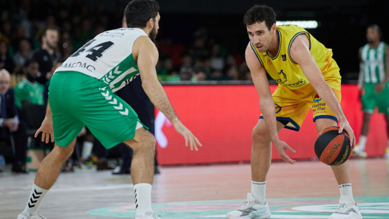 El Betis frena al Gran Canaria y sale del puesto de colista