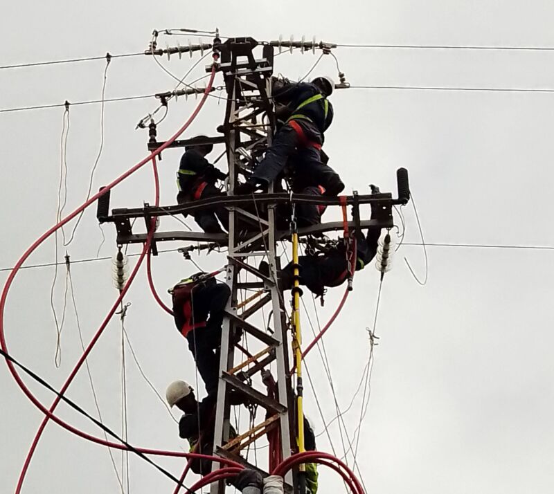 Primer tramo de la reconstrucción del anillo eléctrico de La Palma