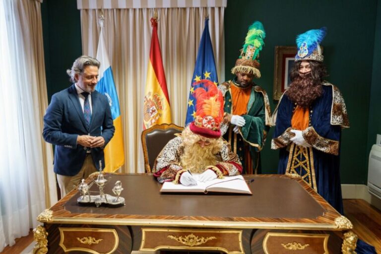 Los Reyes Magos reparten ilusión en Canarias