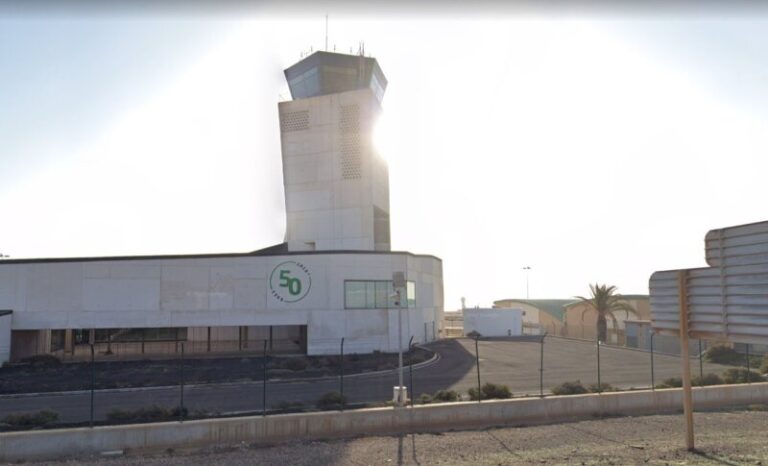 Abandono de la imagen y la torre de control del Aeropuerto de Fuerteventura