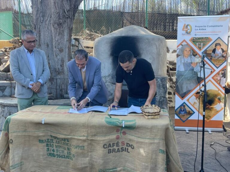 RTVC firma un convenio con la Fundación Canaria Proyecto Comunitario La Aldea