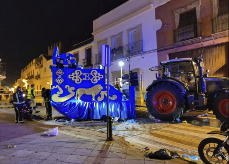 Una mujer fallecida y 5 heridos arrollados por una carroza de cabalgata en Marchena (Sevilla)