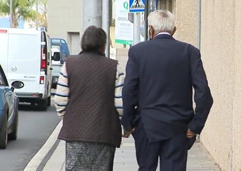 Las personas mayores recuerdan sus derechos ante la banca con un decálogo