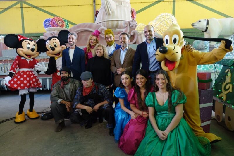 Espectáculo en el estadio y Cabalgata de Reyes en Santa Cruz