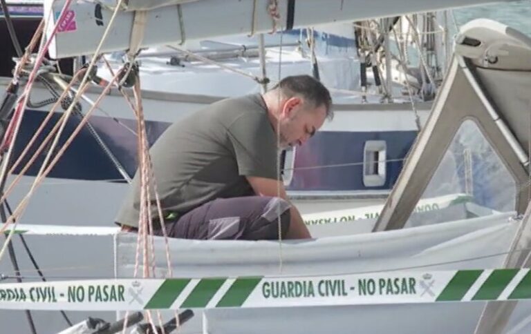 Las primeras pruebas indican que el tripulante del velero falleció por un fuerte traumatismo