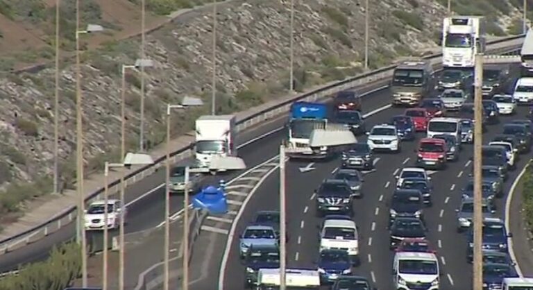 Colapsan las principales carreteras de Gran Canaria