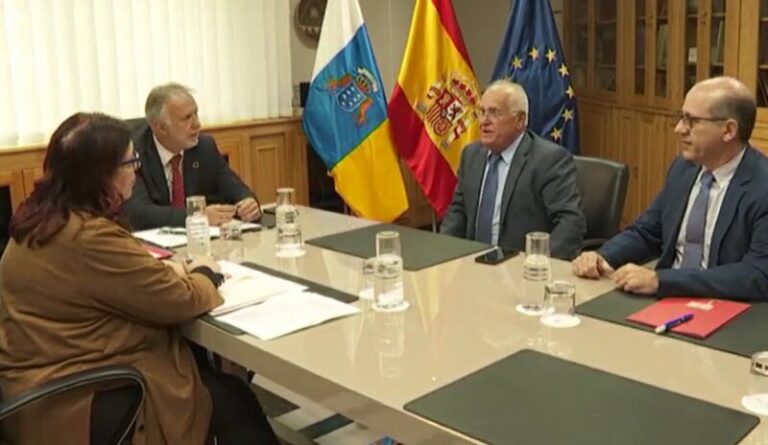 El Gobierno de Canarias reforzará personal para agilizar los pagos al transporte escolar