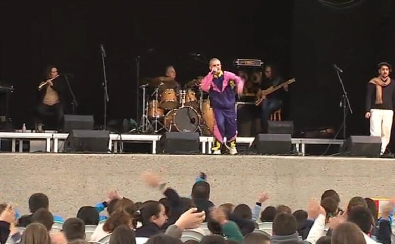 Cientos de niños asisten a una nueva edición de Encuentro de Repentistas, en Gran Canaria